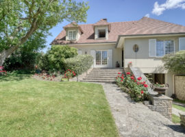 Elégante maison familiale avec terrasse et jardin !