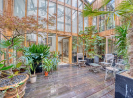 Maison de style loft/atelier – 172 m² avec patio arboré – Paris